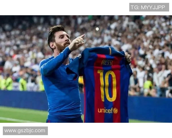 向同事分享足球明星的精彩瞬间与职业生涯成就分析